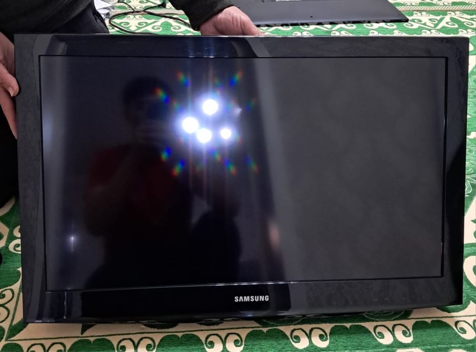 Телевизор с подставкой LG