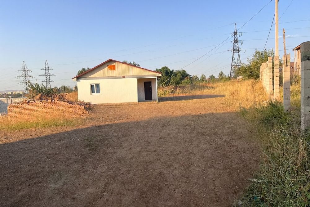 Дом и часть гаража на разбор