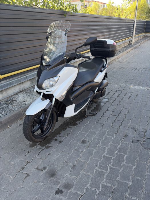 Yamaha X MAX 250