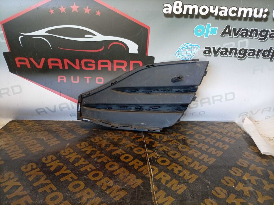Предна лява решетка Mercedes W247