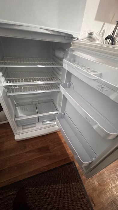 Холодильник Indesit