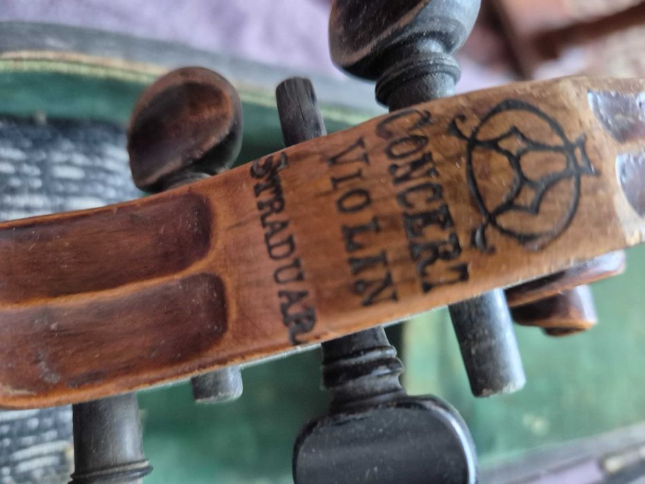 Vand vioară veche, tip Stradivarius în stare bună