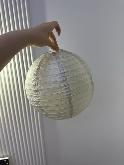 Фонарик серебристого цвета