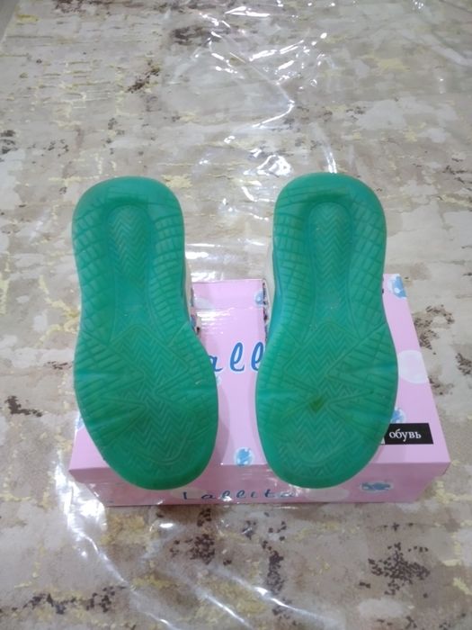 Детские кроссовки кожаные