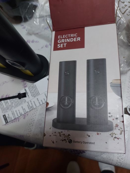 Set rasnita sare, piper, etc. 2 Bucati