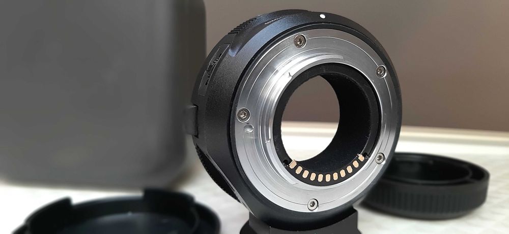 Адаптер Metabones T Smart за обективи с байонет Canon EF или Canon EF-S за фотоапарати с байонет Micro Four Thirds