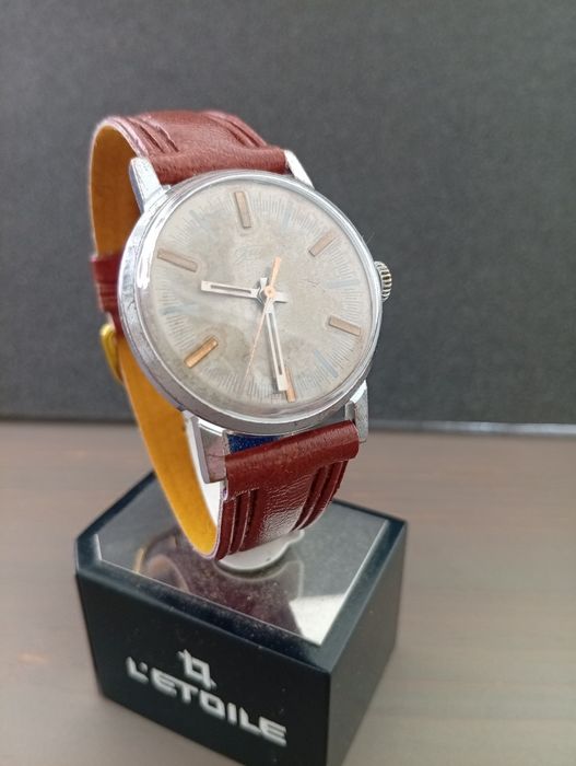 Руски ръчен механичен часовник ЗИМ