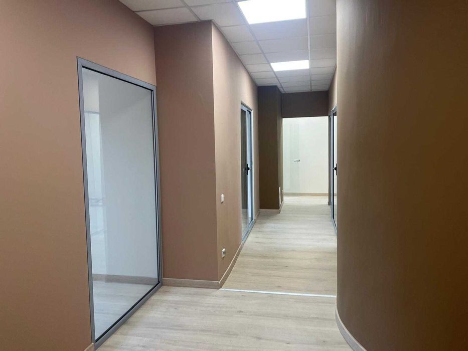 Business in inima Bacaului,spatiu birou si spatiu comercial