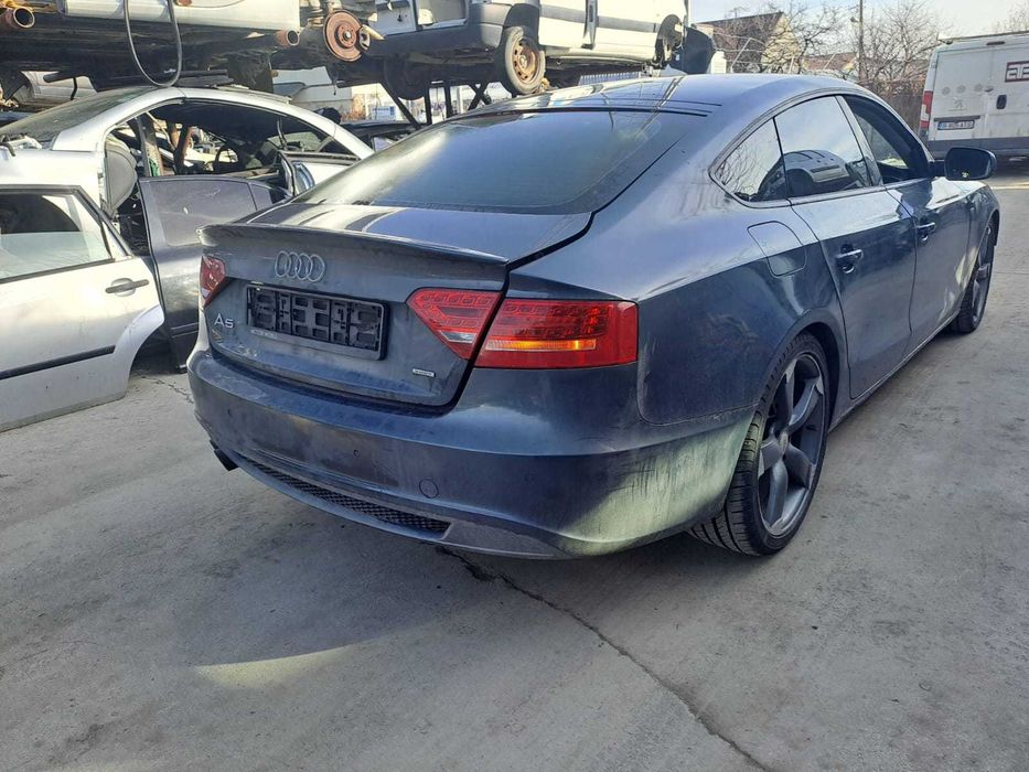 Dezmembrez Audi A5 2.0 TDi 170 cp an 2009 cod motor CAHA