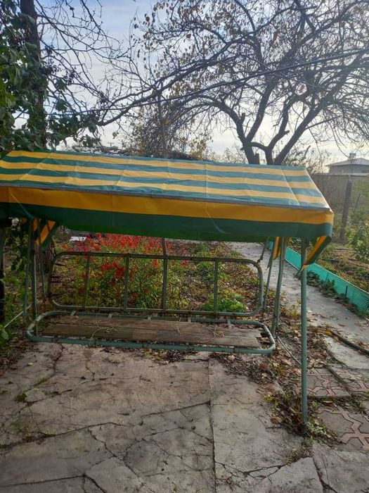 Продается земельный участок с жилым домом