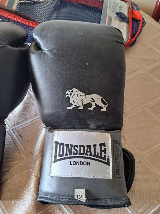 Боксови ръкавици wonsdale размер 12 oz