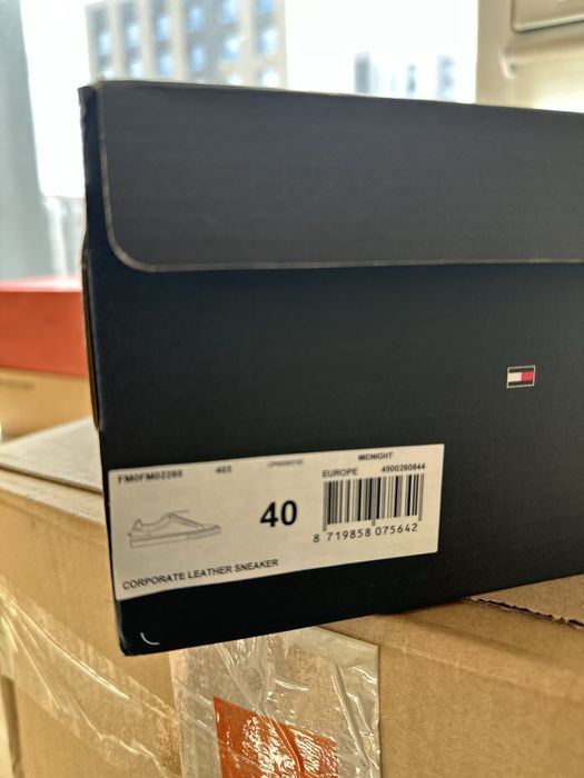 Продаются кроссовки Tommy Hilfiger