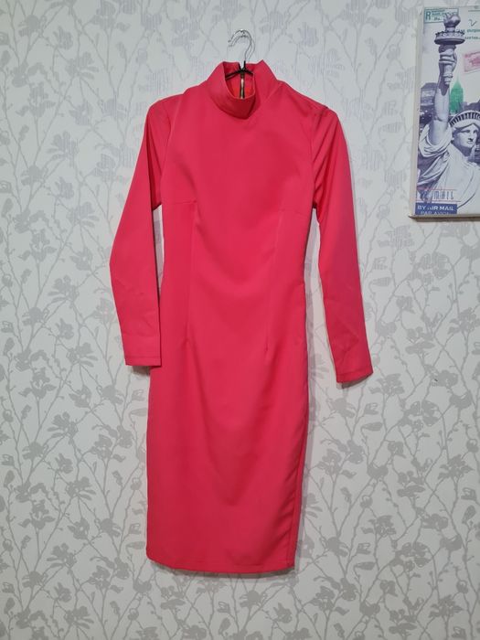 Продам платья новые