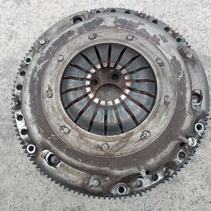 Продавам Твърд  Маховик