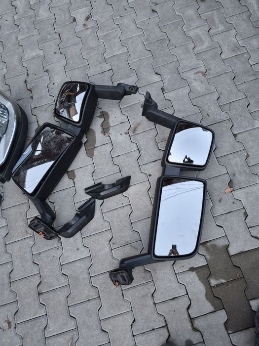 Vând faruri și oglinzi  SCANIA model 2022 pana in prezent