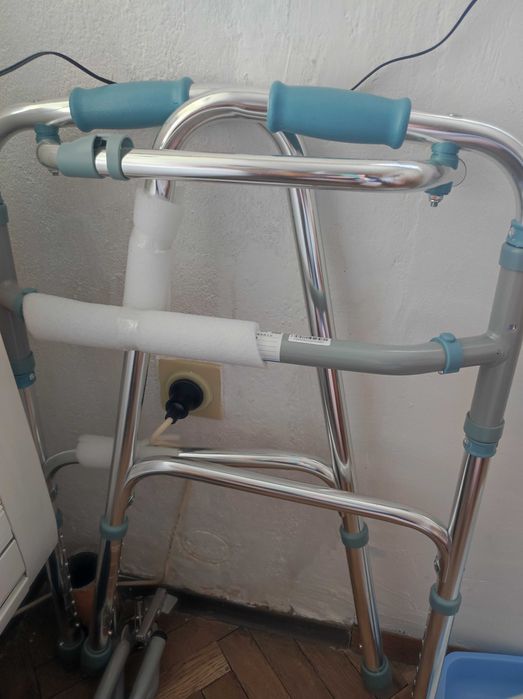 Проходилка за възрастни  в отлично състояние