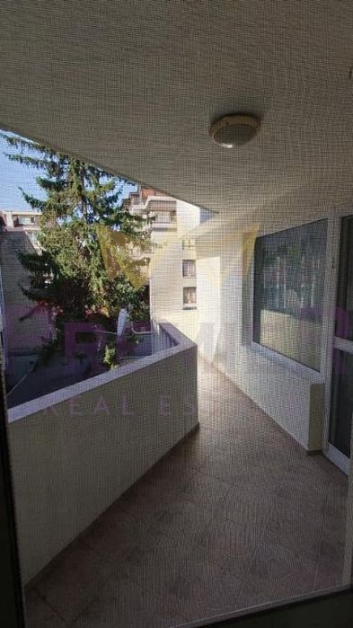 Дава се под наем Тристаен апартамент в Варна, Чаталджа - 130 кв.м за 1000 € - Снимка #12