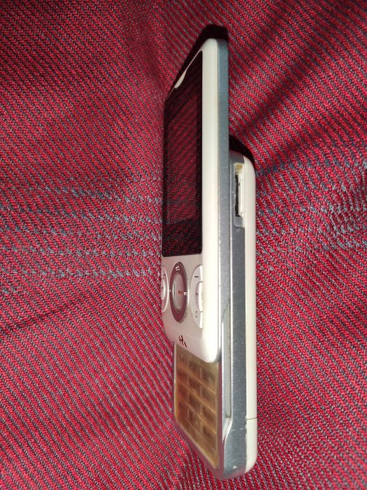 Редкий Sony Ericsson W205 Walkman Oriflame × Дима Билан (Коллекционный