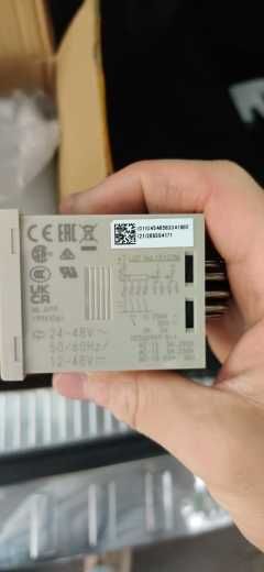 Регулируемое реле времени Omron Размер:
H3CR-A 12-48VDC