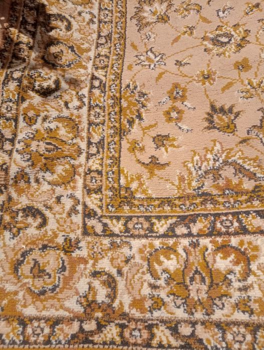 Килими, персийски и бежов