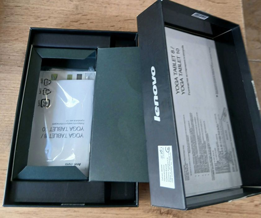 Таблет LENOVO Yoga 8"