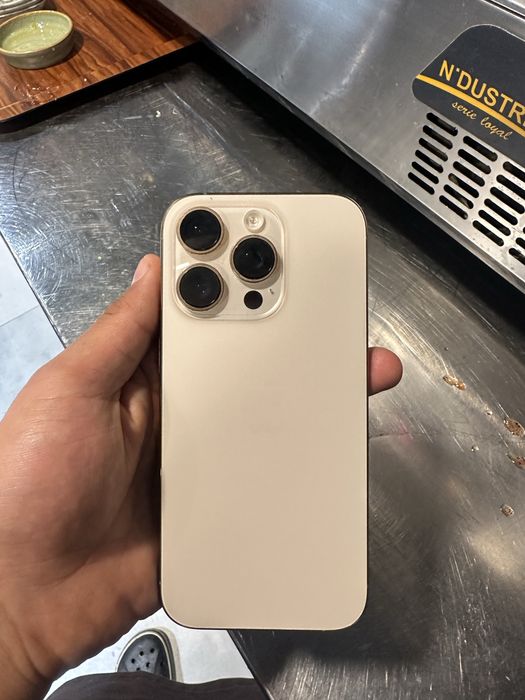 Iphone 16 pro desert titan