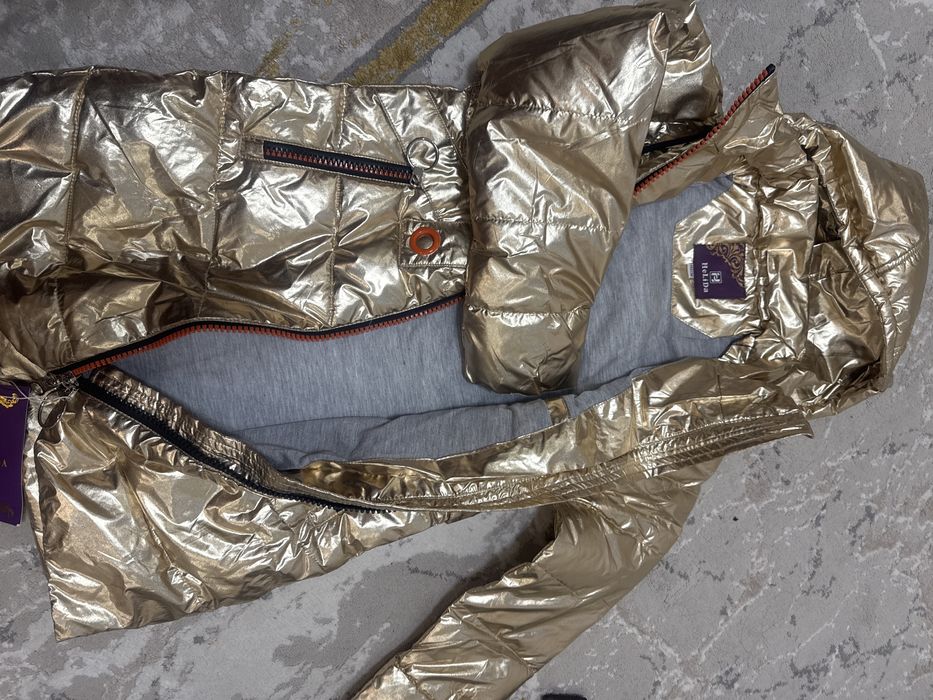 Продам куртку весеннюю детскую