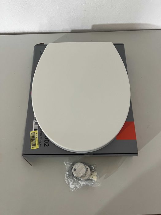 Capac WC universal Ibergrif M41002 cu închidere lentă Soft Close