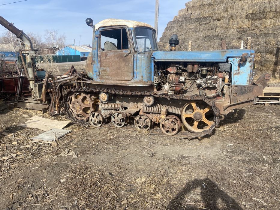 Трактор гусеничный дт75