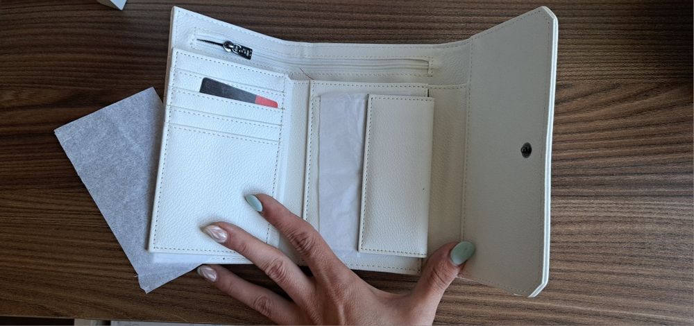 Нов дамски портфейл