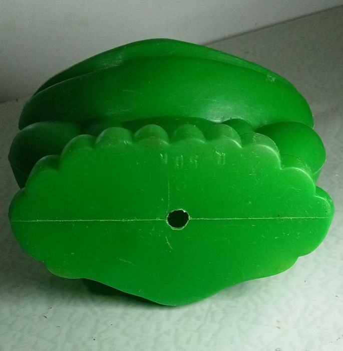 Продам. Винтаж СССР. Пластмассовая игрушка  дутыш лягушка.