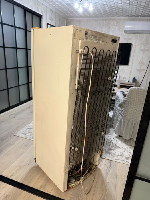 Холодильник рабочий