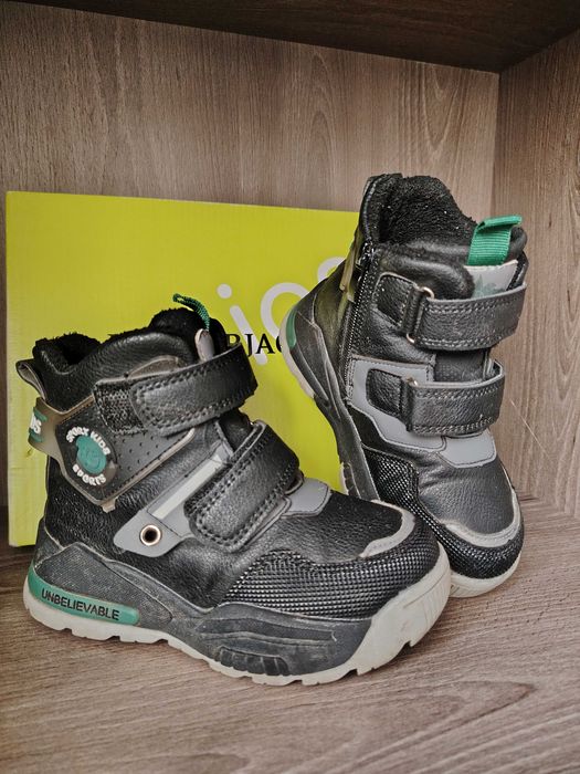 Продам детскую обувь