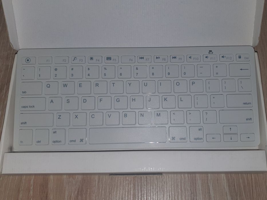 Ультратонкая Bluetooth-клавиатура