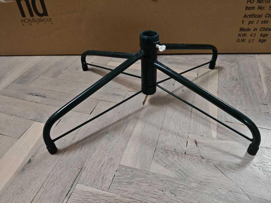 Заснежена Коледна елха