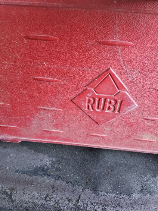 Mașina de gresie si faianță de la Ruby  original cu 6 plus unul cuțite