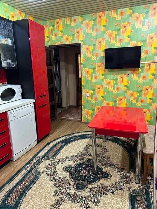 Тайёр 4 хонали алохида гаражи ва иссик-совук суви бор квартира!