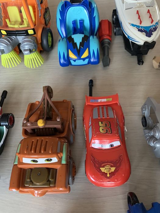 Vand set masinute superbe.