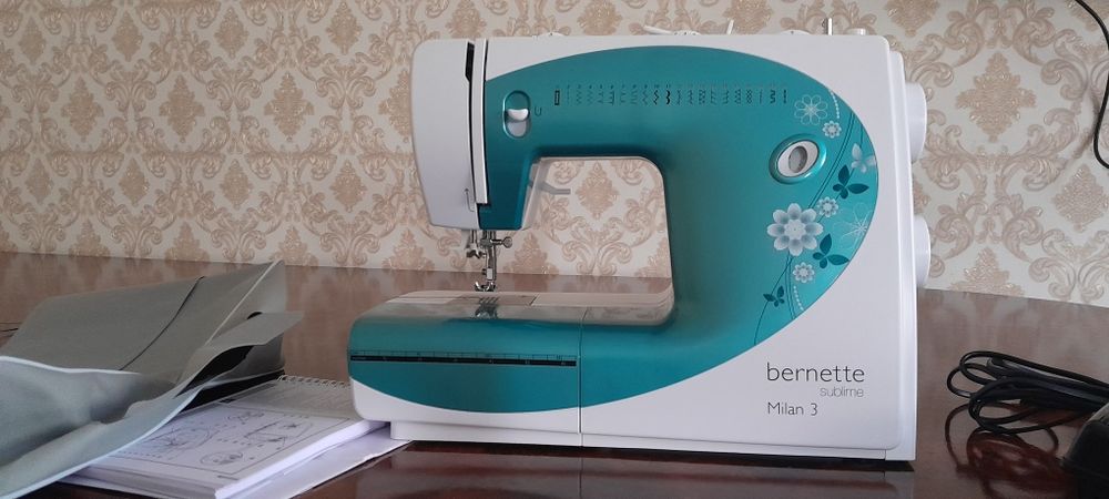 Новая швейная машина с оверлогом