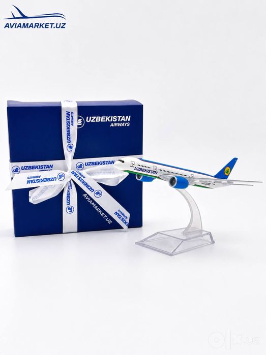 Самолет Boeing 787 Dream Liner Uzbekistan Airways ( отличный подарок)