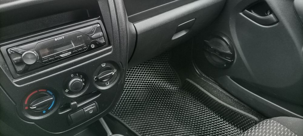 Лада Гранта 2018 , без вложений.