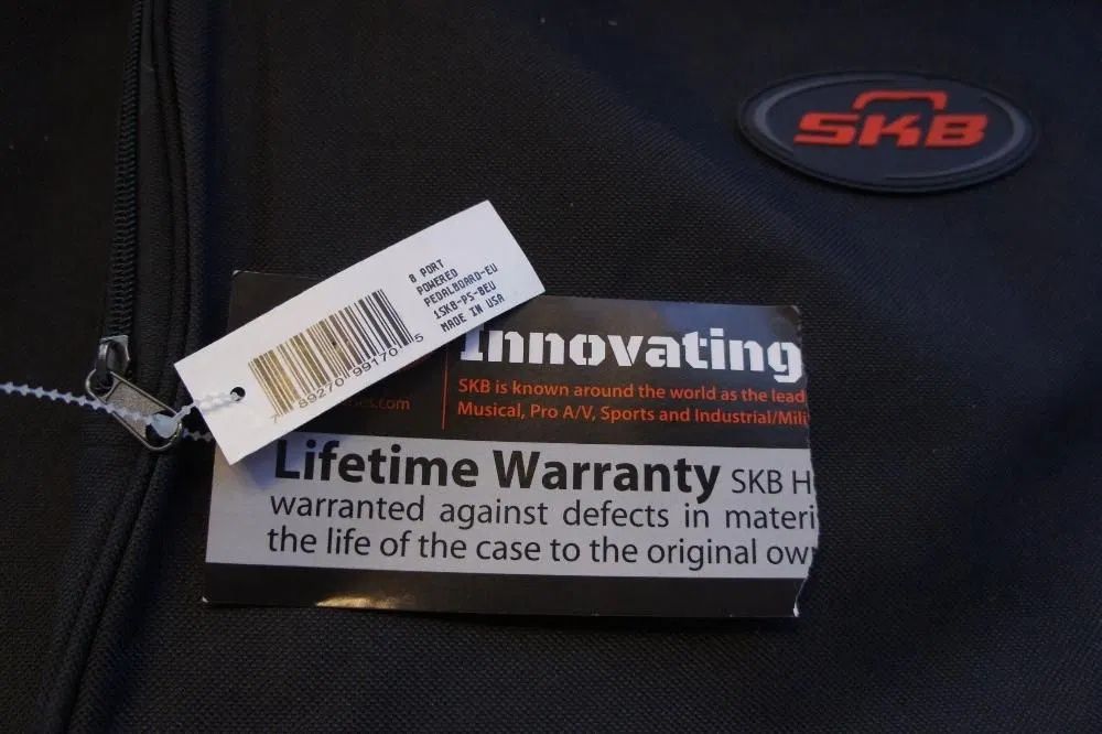 Pedalboard (cutie pt 8 efecte) SKB PS 8 Powered Pedalboard