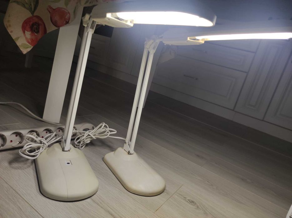 Настольная лампа