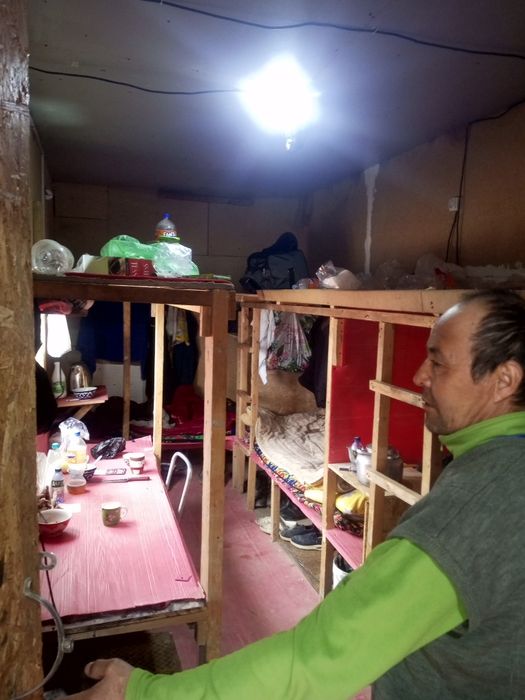 Контейнер сотилади кровати бор