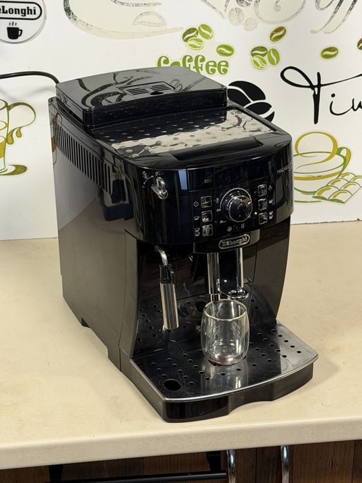 Кафемашина кафе автомат delonghi magnifica S с гаранция