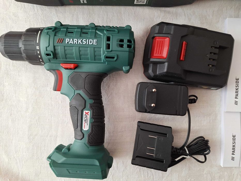 Bormasina pentru gaurit sau insurubat cu acumulator si incarcatotor Parkside