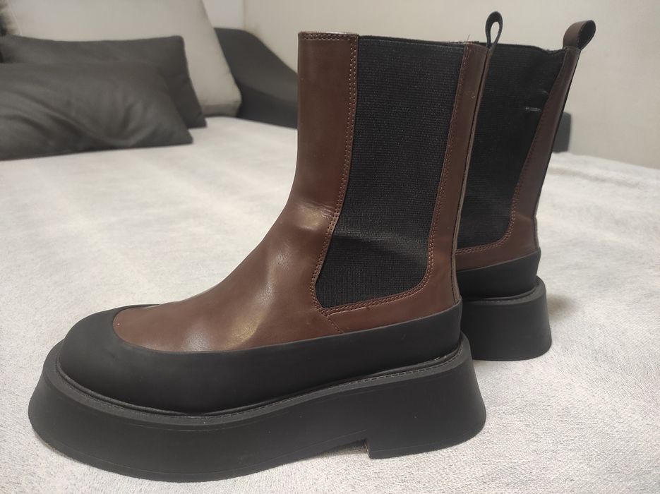 Дамски боти на MNG