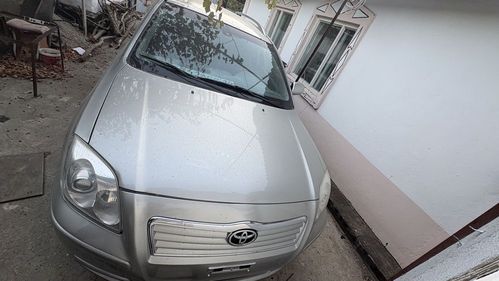 Toyota avensis 2004 года универсал