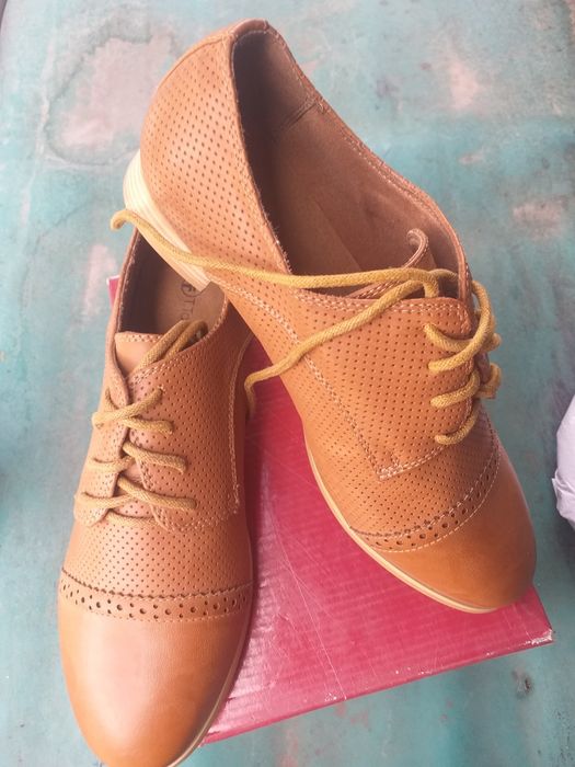 Продам кожаные новые 39 размер