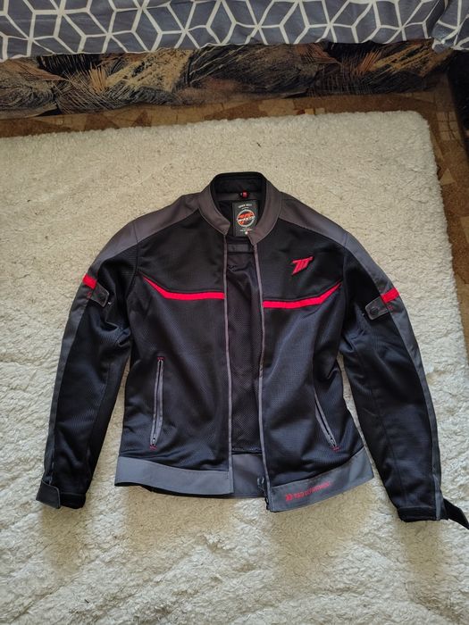 Vând geaca motocicleta